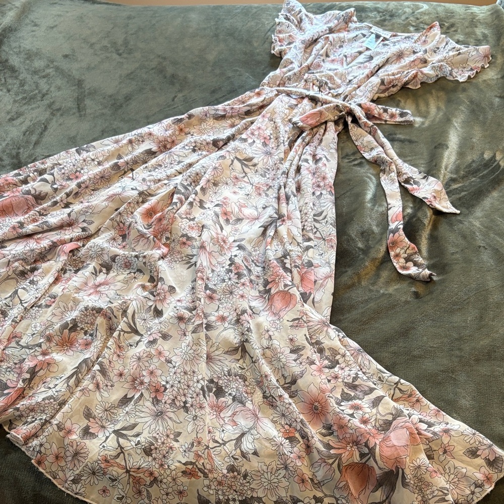 Kate •Lily Floral Maxi Dress with Ruffle Sleeves. Size 4